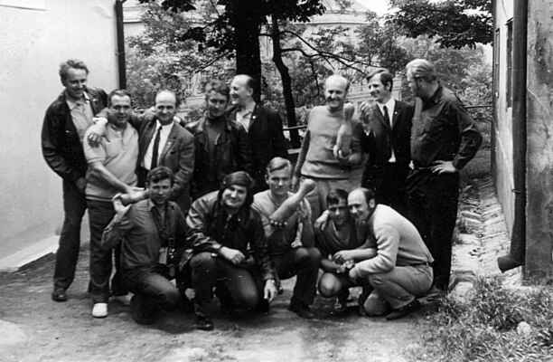 17.6.1972, přátelské utkání Hvězda Trnovany - Medizin Dresden, zleva: J.Kandl, F.Nachtmann ... M.Houdek, J.Seeman ... Schneler,  dole: Svoboda, Hans Ornament, L.Procházka, P.Petřík, O.Birkner