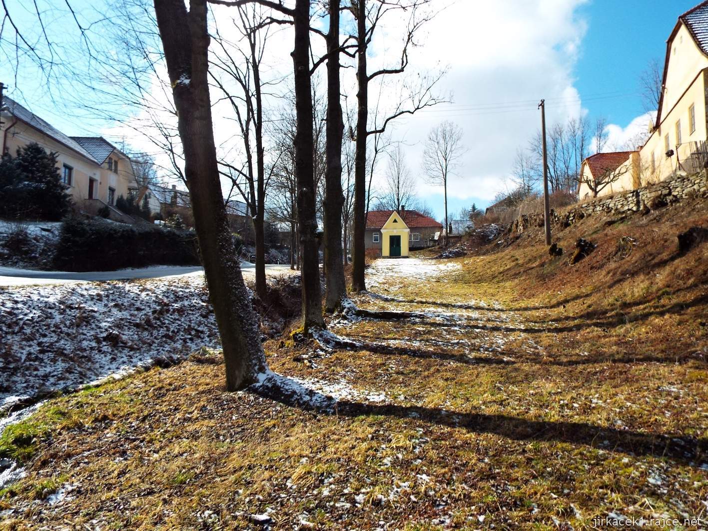 Potštát - kaple sv. Barbory v Padesáti Lánech - pohled z dálky