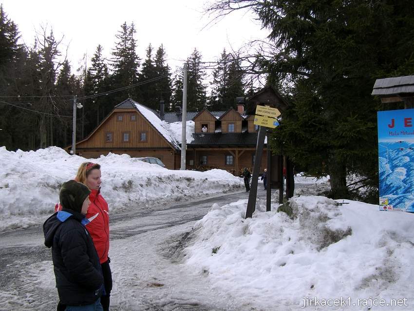 Nová Ves - chata na Vyhlídce - u informační cedule - zima 2010