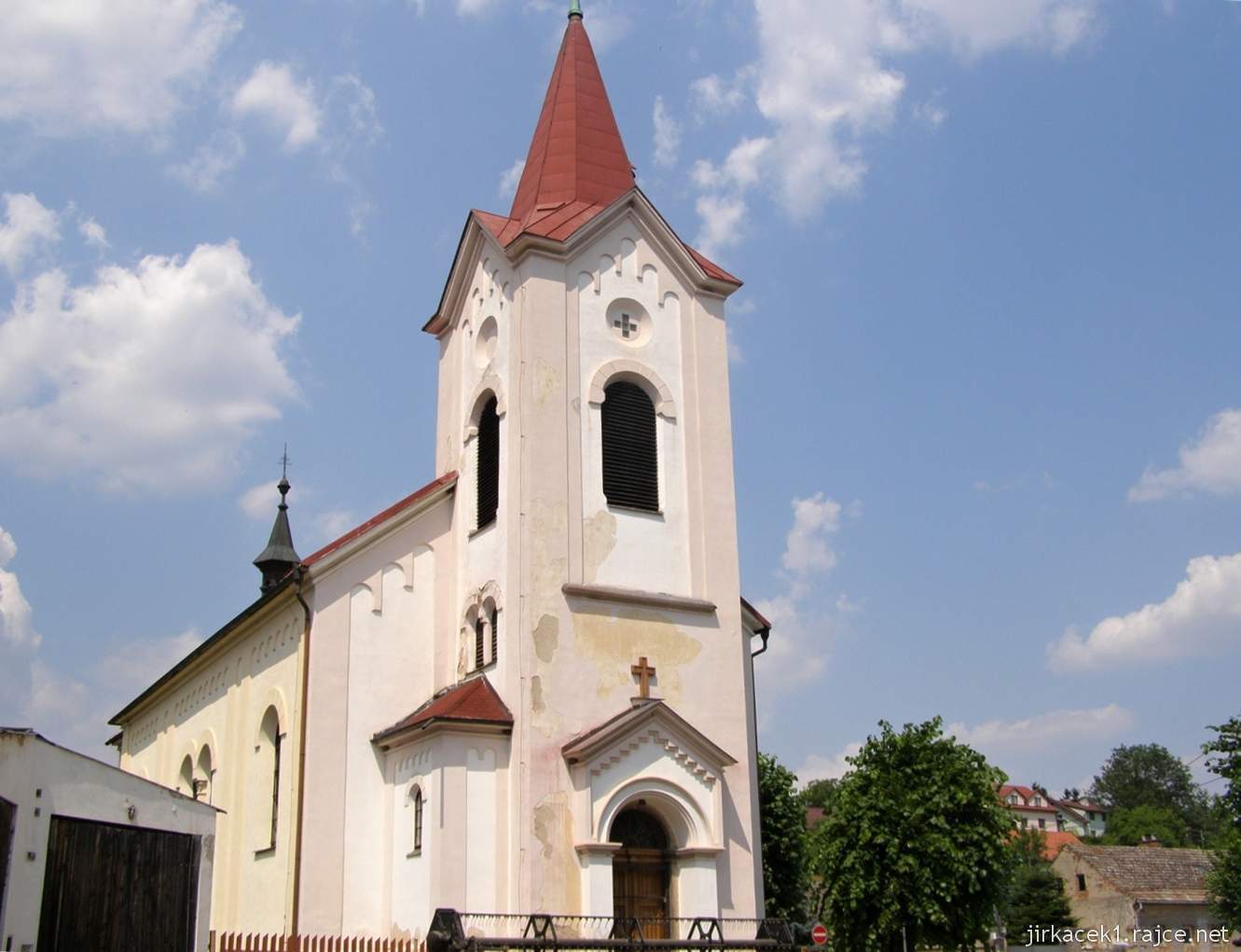 Třebotov - Kostel sv. Martina 08 - čelní strana
