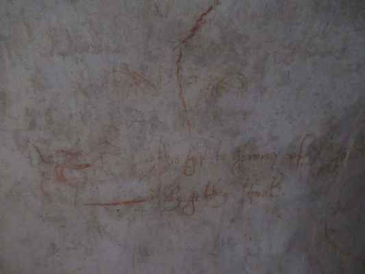 Nejslavnejsi napis na zdi chodby hradu Pernstejna: Kdo jest to hovno sral, ja dim, aby je taky sezral