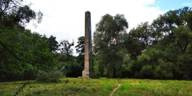 12.	Obelisk u Moravy.