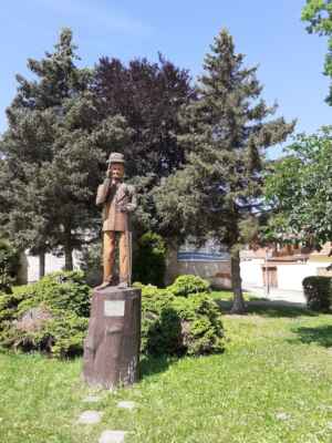 Třešť - socha pana Tau - na památku Otty Šimánka (byl odsud)