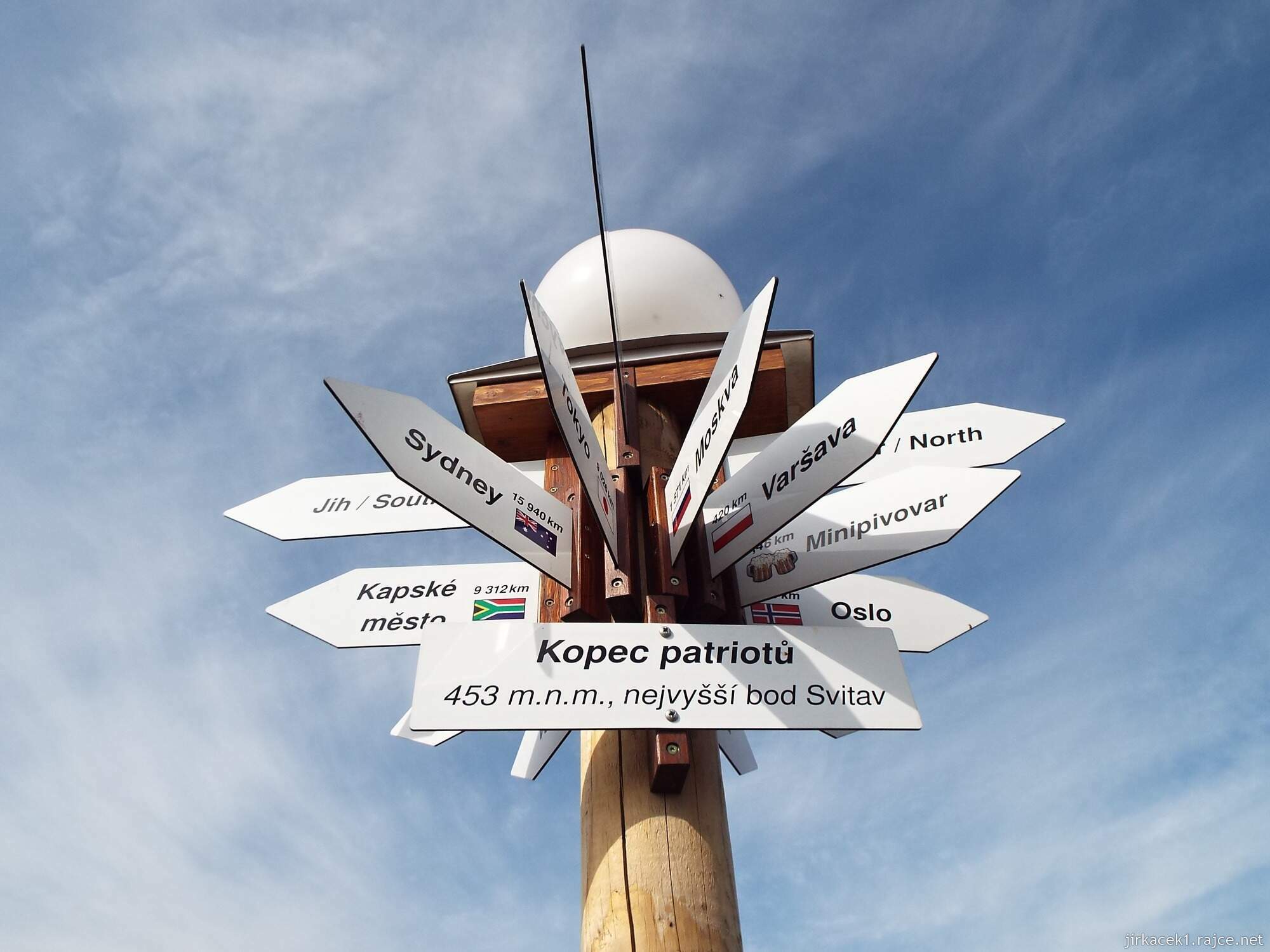 36 - Svitavy - Park patriotů 16 - rozcestníky na nejvyšším místě Svitav