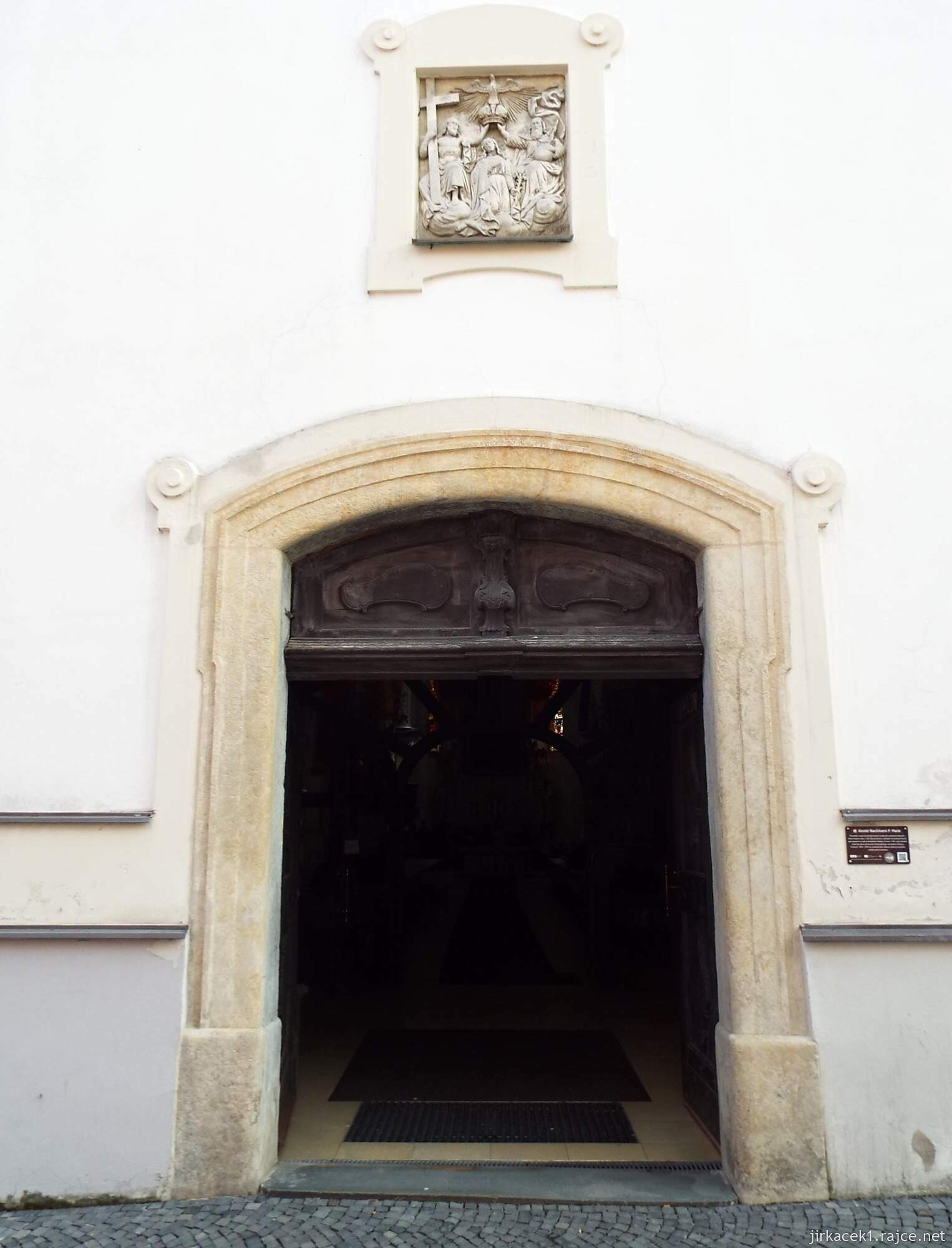 39 - Svitavy - Kostel Navštívení Panny Marie 05 - vchod