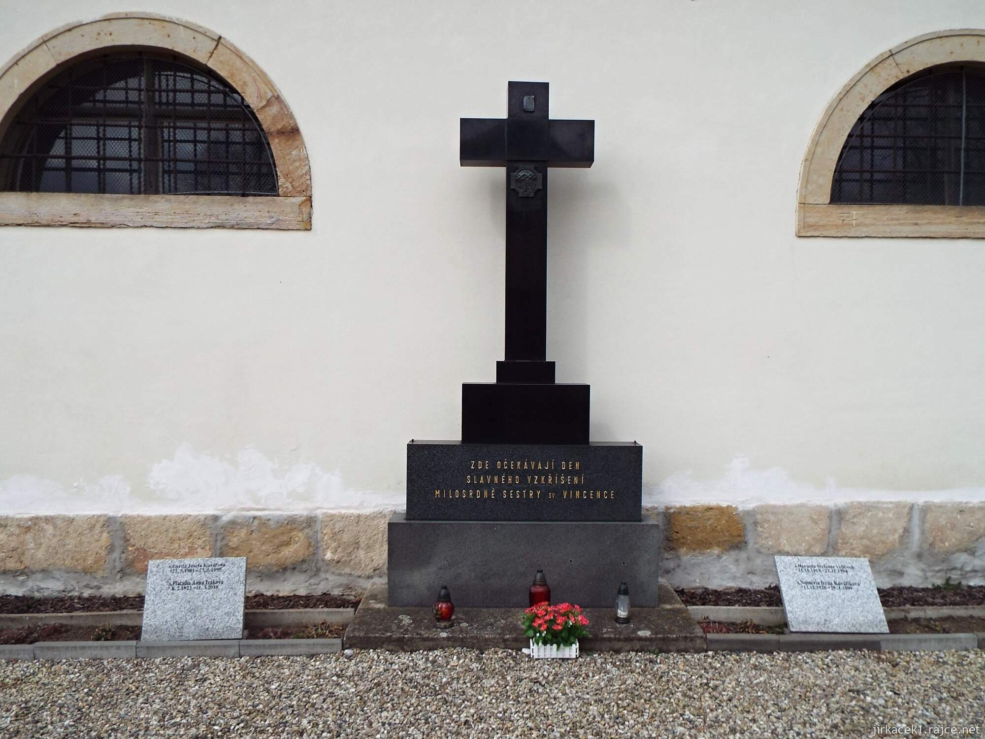 45 - Svitavy - Kostel sv. Jiljí 15 - hroby řádových sester sv. Vincence