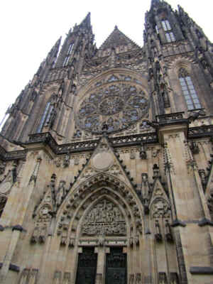 Katedrála sv. Víta, sv. Vojtěcha a sv. Václava - Nejvýznamnější český katolický kostel a dominanta Pražského hradu. Výstavba trojlodní gotické katedrály byla započata r. 1344. Objekt byl slavnostně dokončen r. 1929.