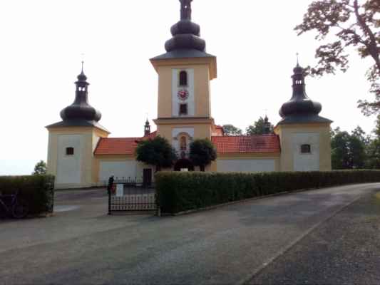 poutní areál Maria Loreto - Barokní poutní areál s loretánskou kaplí a kostelem sv. Ducha vybudovaný v letech 1664 – 1689. Součátí jsou také ambity, vedlejší kaple a křížová cesta. Za komunistů byl zničen, po r. 1992 z financí obyvatel německého Waldsassenu rekonstruován. O obnovu se hlavně zasloužil rodák ze Starého Hrožňatova Anton Hart, který chtěl, aby byla Loreta společným dílem Čechů a Němců.