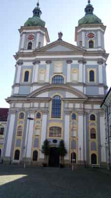 Výlet do Německa-Waldsassen - basilika Nanebevstoupení Panny Marie a sv. Jana Evangelisty tvoří součást kláštera Waldsassen. Do nynější podoby byl upraven v letech 1685-1704.