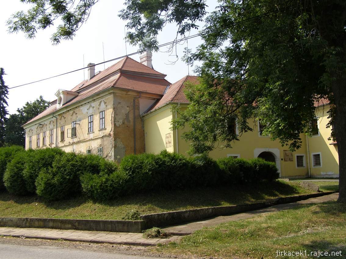 zámek Ptenín 01 - celkový pohled