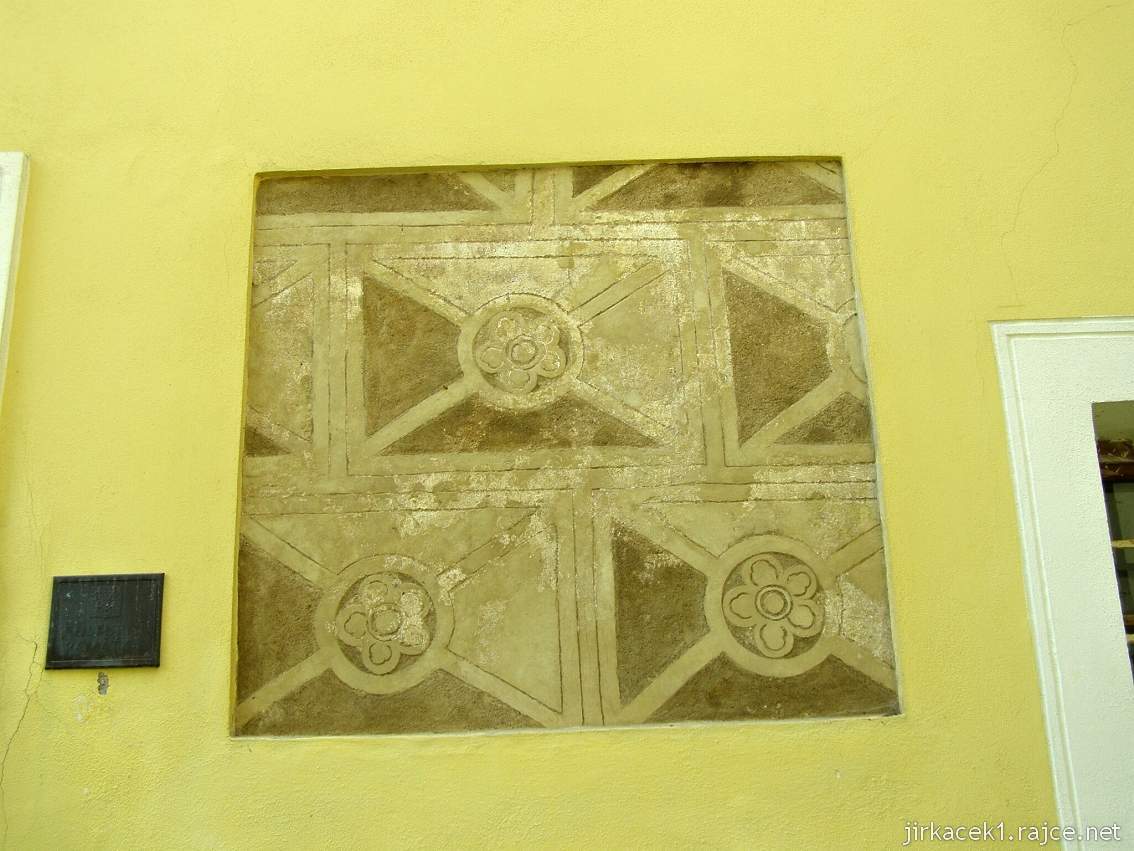 zámek Ptenín 04 - odkrytá původní fasáda