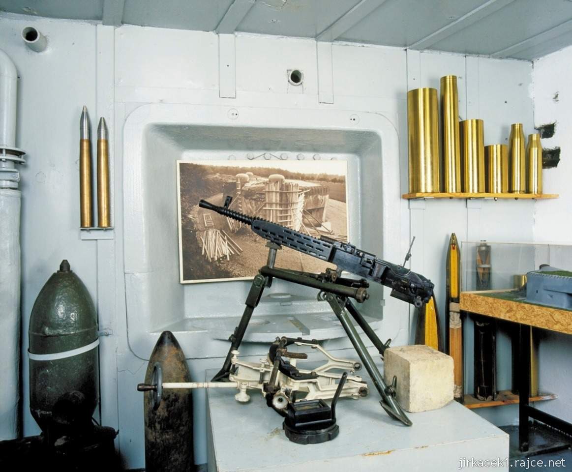 Darkovičky - čs. opevnění - pěchotní srub MO-S 19 Alej