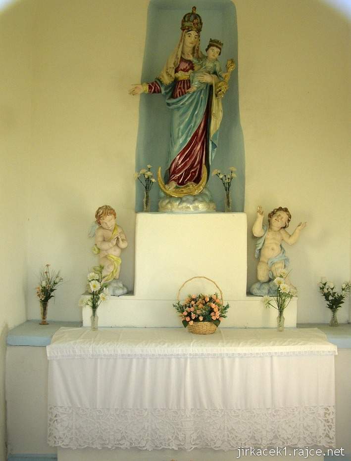 Vážany - pamětní kaple padlých občanů v obou světových válkách - interiér