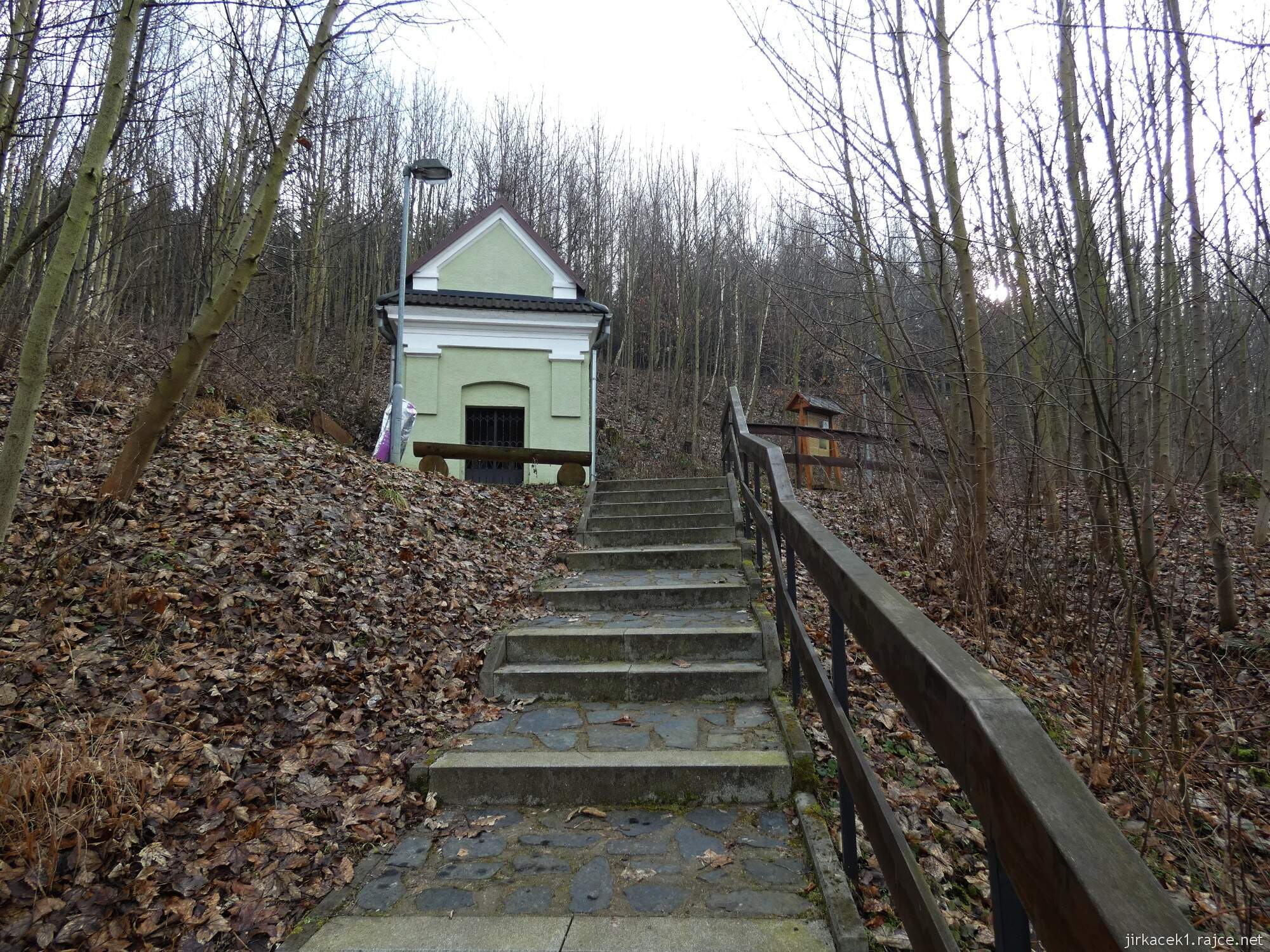 Choryně - naučná stezka Choryně 10 - schodiště ke kapli Jana Nepomuckého a k 3. zastavení