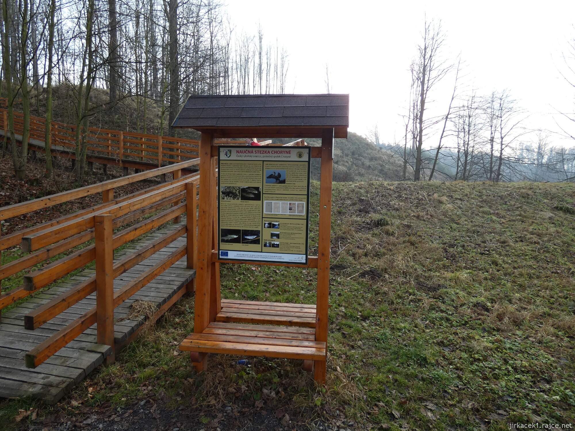 Choryně - naučná stezka Choryně 50 - dřevěný chodník a 8. zastavení