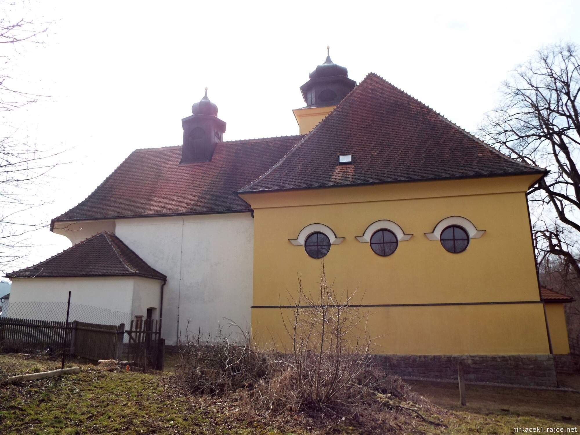 13 - Roubanina - Kostel sv. Ondřeje 05 - boční pohled