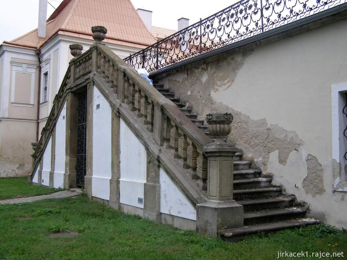 Koryčany - zámek 17 - dvojramenné zámecké schodiště