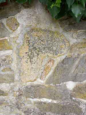 Taltitz - torzo smírčího kříže v ohradní zdi kolem kostelem sv. Jakuba